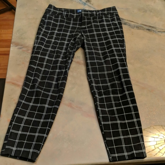 Old Navy Pants - Old Navy pixie pants